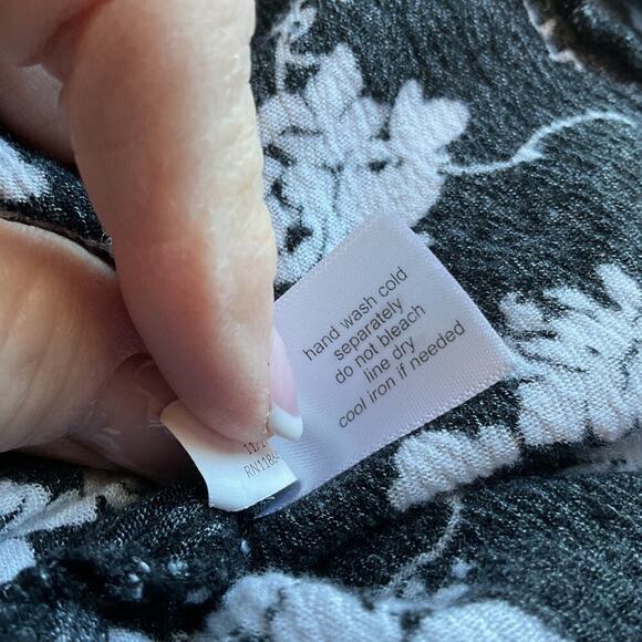 Lane Bryant Black & White Flowy Long Sleeve W/Keyhole v Neckline Plus 26/28 - Picture 7 of 8